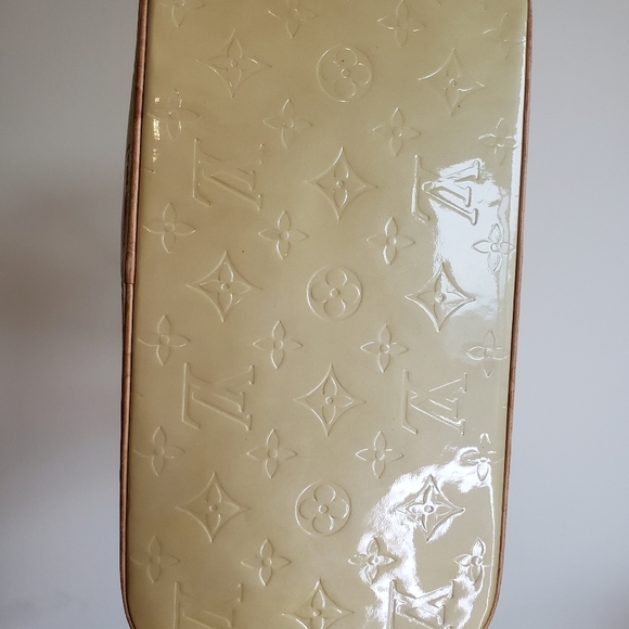 Louis Vuitton - Picture 10 of 16